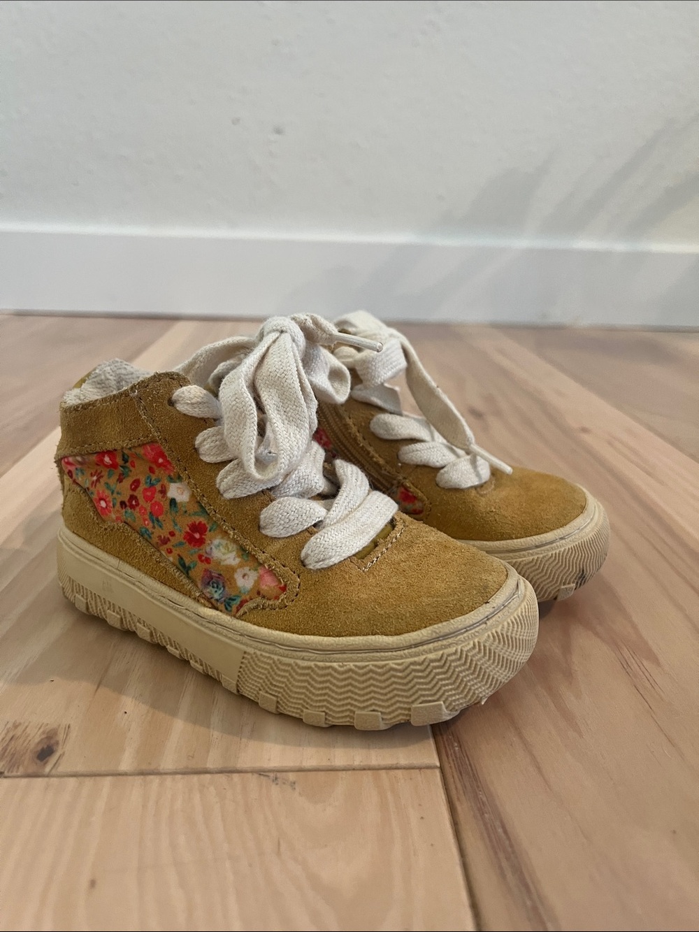 Zara Toddler kids Suede High-Top Sneakers in Mustard with Floral Panel